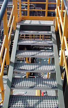 De traptreden zijn voorzien van een extra slijtvaste GVK antislip rand.